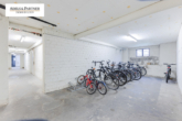 Fahrradabstellbereich - Zentral gelegen: Gut geschnittene 3-Zimmer-Wohnung mit Loggia in ruhiger Toplage