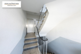 Treppenhaus - Lichtdurchflutete 2-Zimmer-Wohnung mit idealem Schnitt & sonniger West-Loggia
