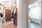 Diele & Badezimmer - Lichterfüllte 2-Zimmerwohnung mit Loggia & idealem Schnitt in bester, zentraler Innenstadtlage